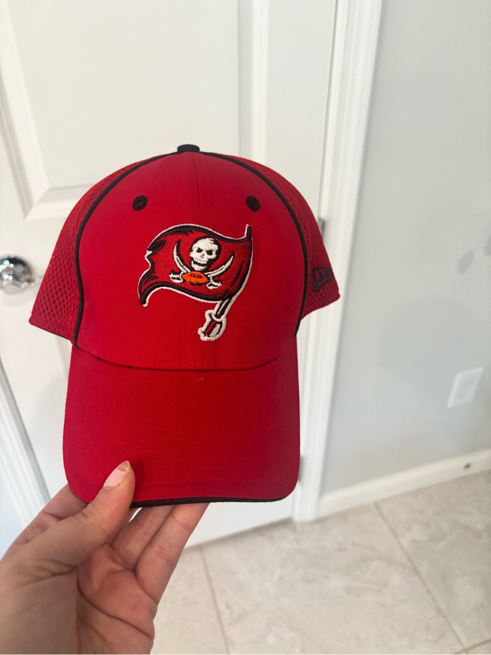 Red Buccaneers Logo Mesh-Back Baseball Cap
